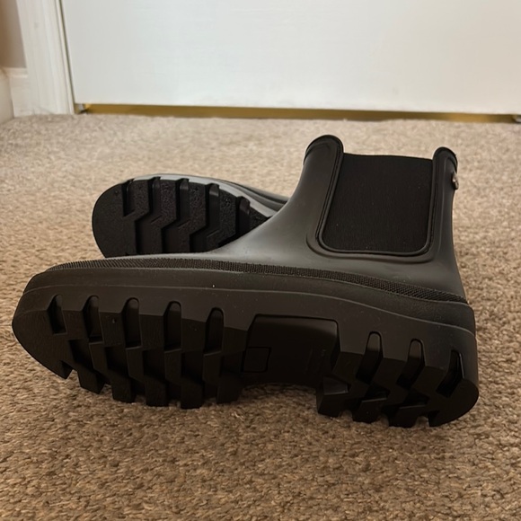 Black Chunky Chelsea Rain Boots - Picture 4 of 8